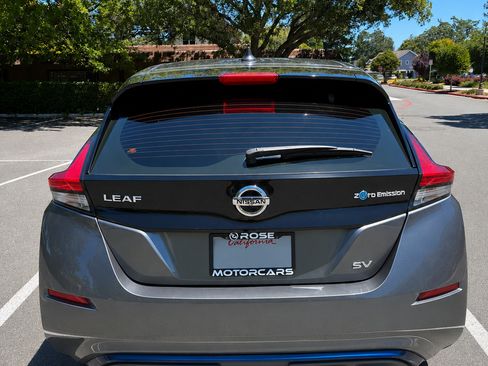 Used 2018 Nissan Leaf SV w/ SV Technology Package FWD image 1