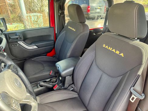 Used 2013 Jeep Wrangler Sahara w/ Connectivity Group image 9