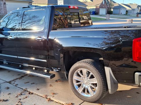 Used 2017 Chevrolet Silverado 1500 High Country image 4