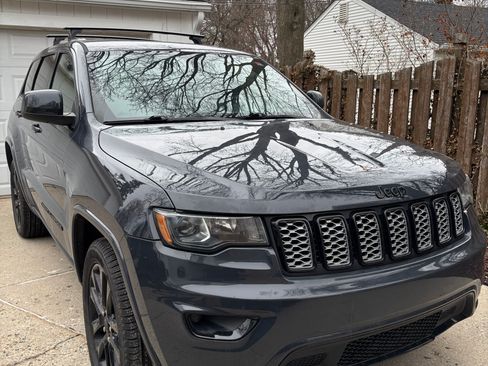 Used 2018 Jeep Grand Cherokee Altitude image 1