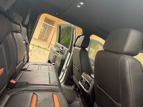 Used 2020 GMC Sierra 2500 AT4 w/ AT4 Premium Package AWD/4WD image 11