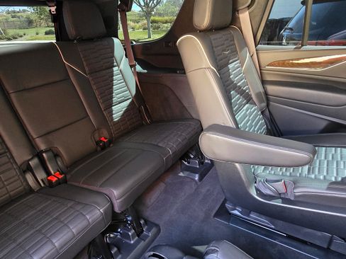 Used 2023 Cadillac Escalade Sport Platinum w/ LPO, ONYX Package image 20