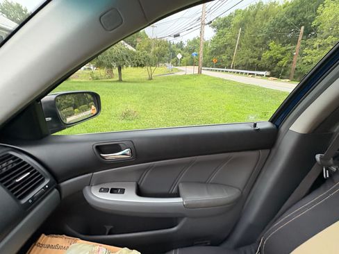 Used 2004 Honda Accord EX image 10