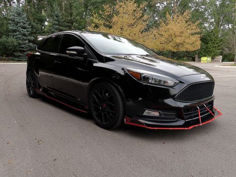 Used 2017 Ford Focus ST w/ Equipment Group 402A FWD image 11