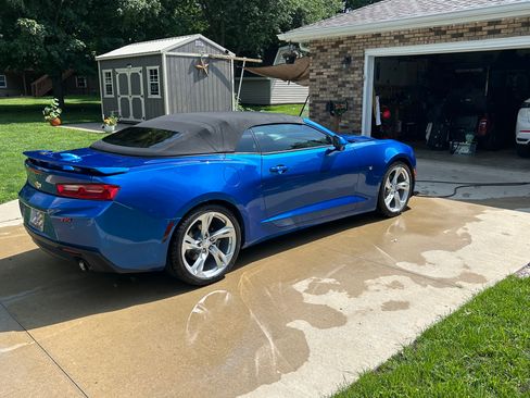 Used 2018 Chevrolet Camaro LT RWD image 5