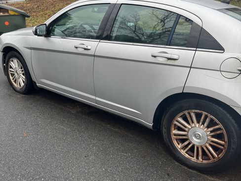 Used 2008 Chrysler Sebring Touring w/ Electronics Convenience Group FWD image 6