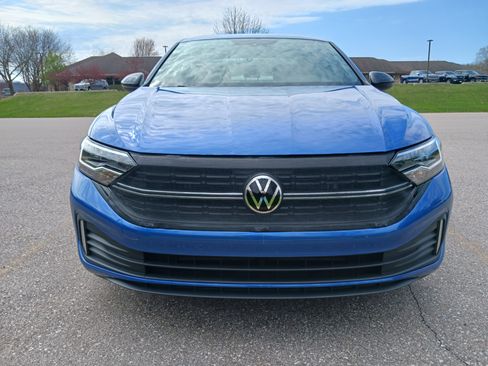 Used 2023 Volkswagen Jetta Sport image 2
