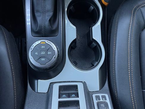 Used 2022 Ford Bronco Badlands image 9