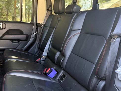 Used 2021 Jeep Gladiator Rubicon image 6