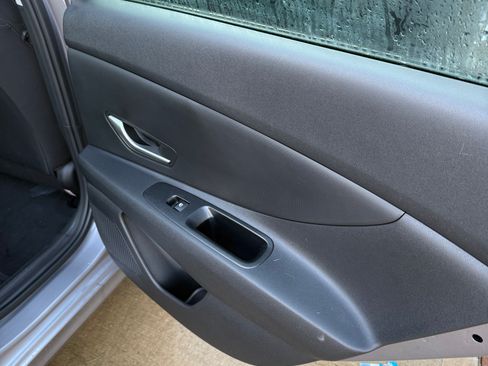 Used 2025 Hyundai Elantra SE image 13