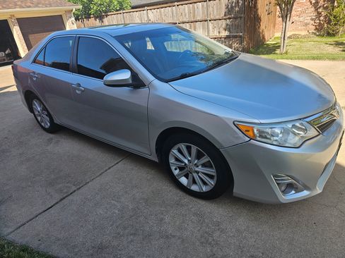 Used 2012 Toyota Camry XLE image 1