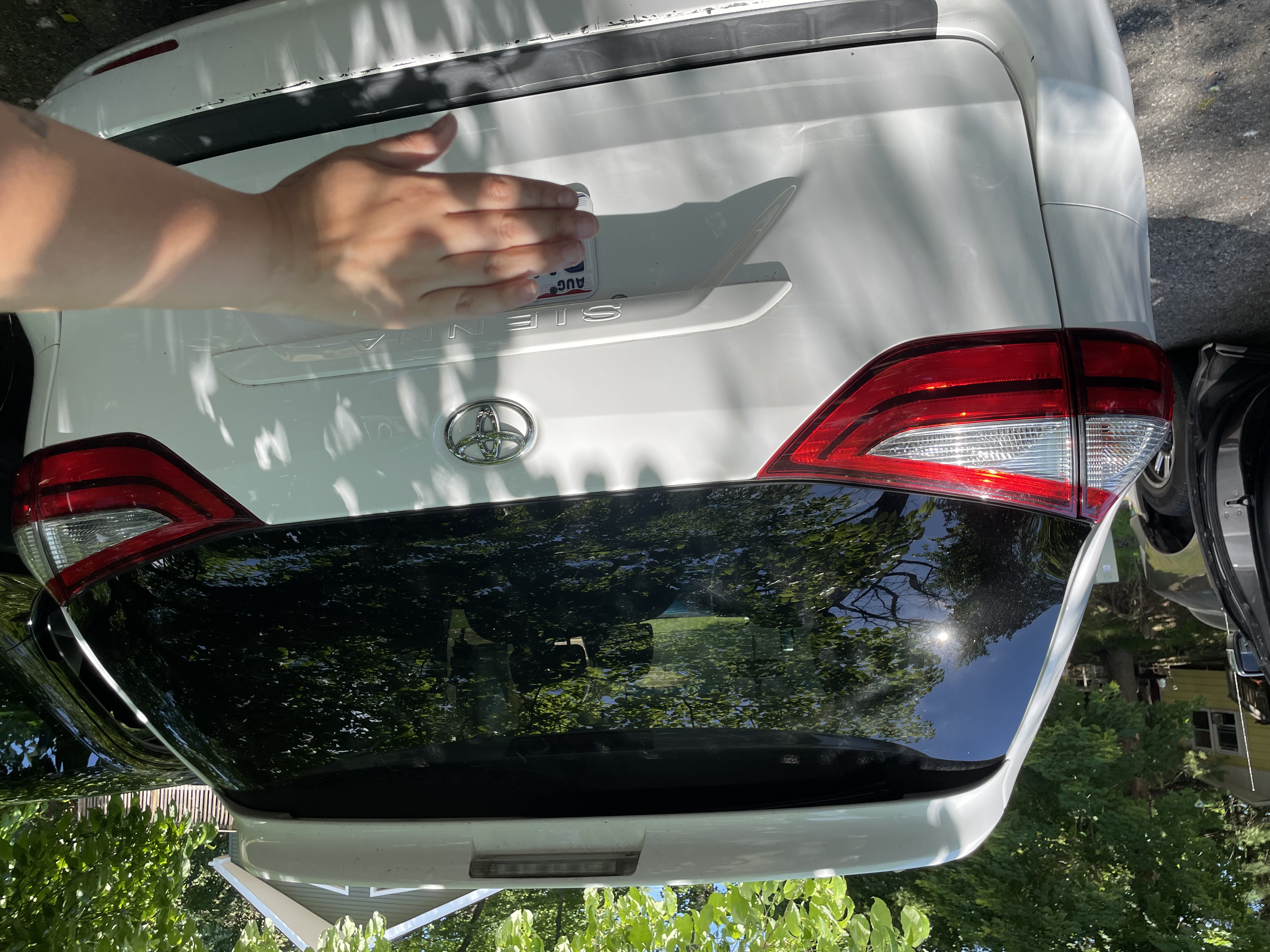 Used 2017 Toyota Sienna LE FWD image 1