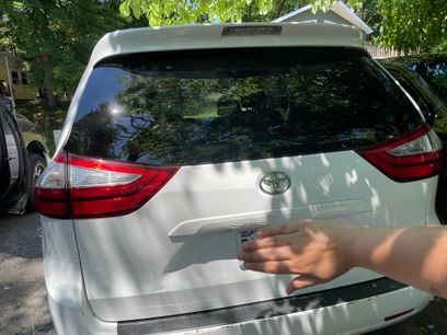 Used 2017 Toyota Sienna LE
