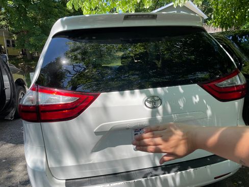 Used 2017 Toyota Sienna LE FWD image 1