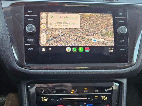 Used 2022 Volkswagen Tiguan SE image 10