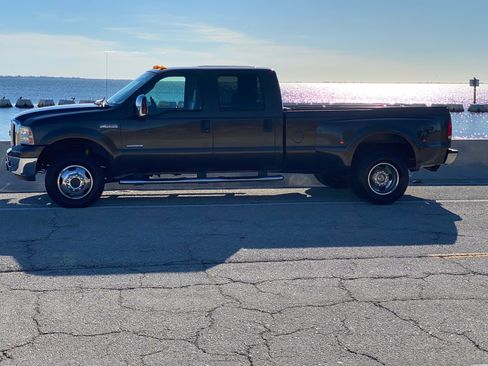 Used 2007 Ford F350 Lariat image 2
