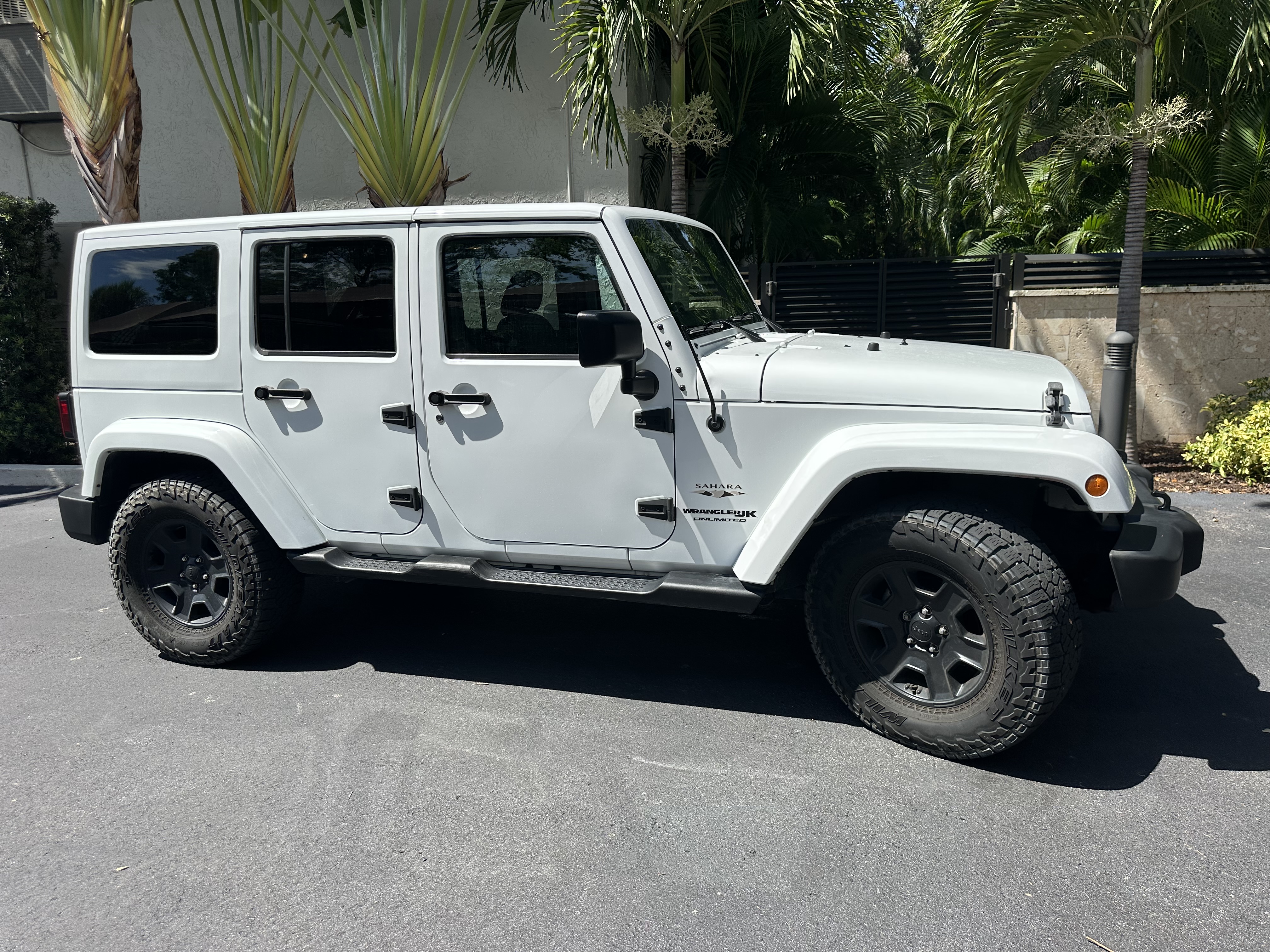 Used 2018 Jeep Wrangler Unlimited Sahara w/ Max Tow Package AWD/4WD image 10