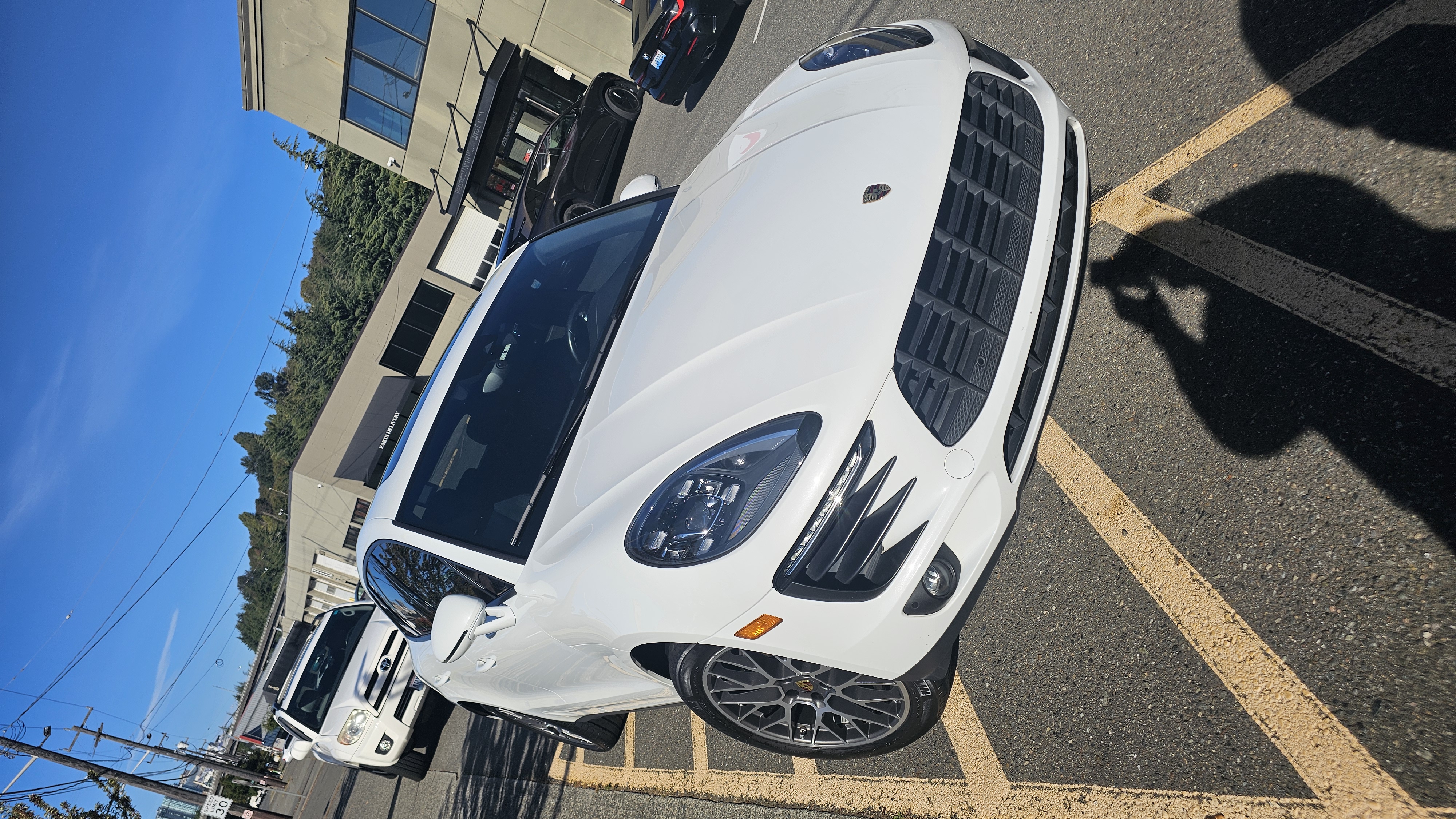 Used 2018 Porsche Macan Sport Edition AWD/4WD image 11