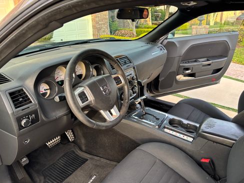 Used 2012 Dodge Challenger SXT image 9