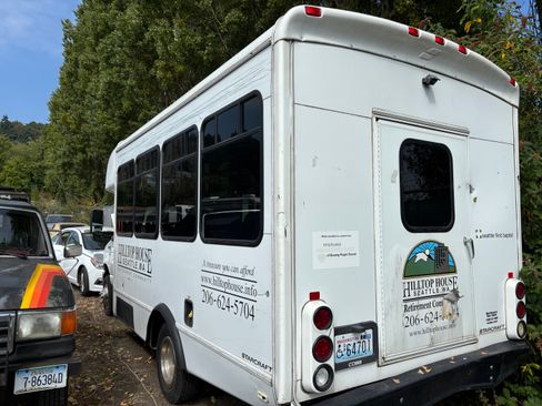 Used 2011 Ford E-350 and Econoline 350 Super Duty w/ Shuttle Bus Prep Pkg RWD image 4