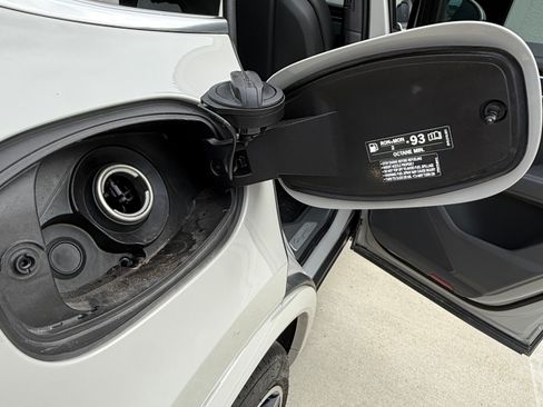 Used 2022 Porsche Cayenne E-Hybrid image 12