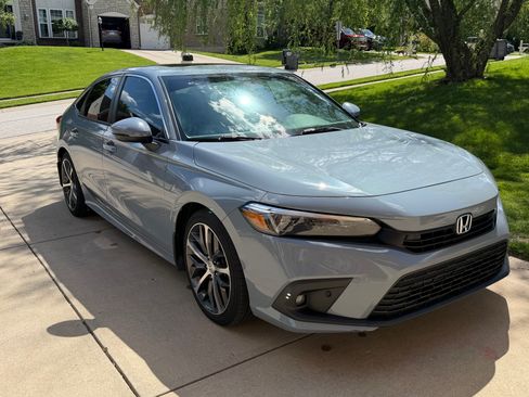 Used 2023 Honda Civic Touring image 4