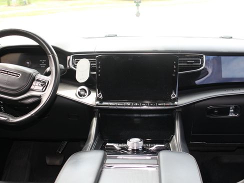 Used 2023 Jeep Grand Wagoneer Series II AWD/4WD image 10