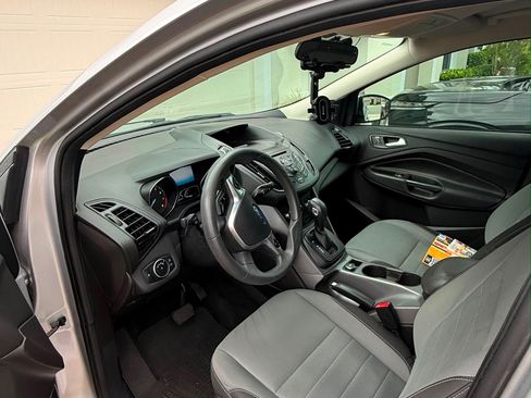 Used 2016 Ford Escape SE FWD image 6
