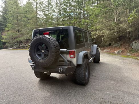 Used 2013 Jeep Wrangler Unlimited Sport AWD/4WD image 9