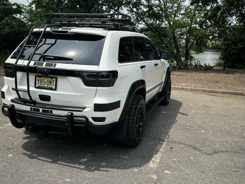 Used 2012 Jeep Grand Cherokee Laredo AWD/4WD image 11