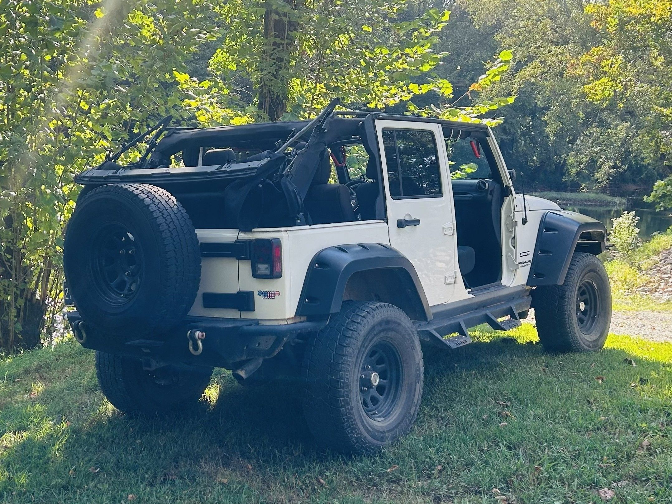 Used 2012 Jeep Wrangler Unlimited Sport AWD/4WD image 11