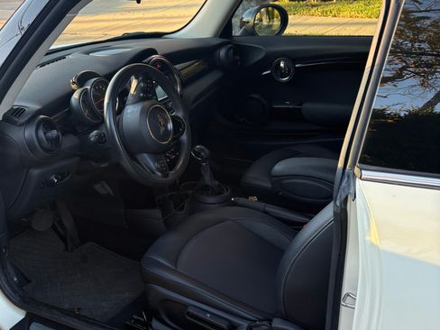 Used 2019 MINI Cooper 2-Door Hardtop image 10