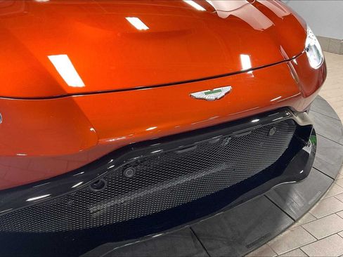 Used 2019 Aston Martin V8 Vantage Coupe 2D image 20