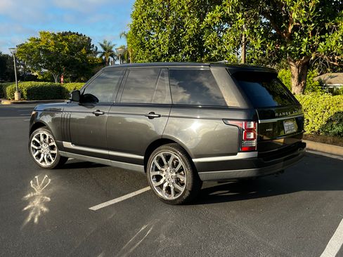 Used 2014 Land Rover Range Rover HSE image 2