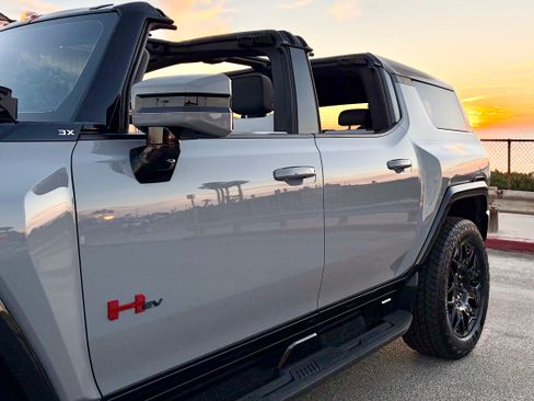Used 2024 GMC Hummer EV 3X image 10