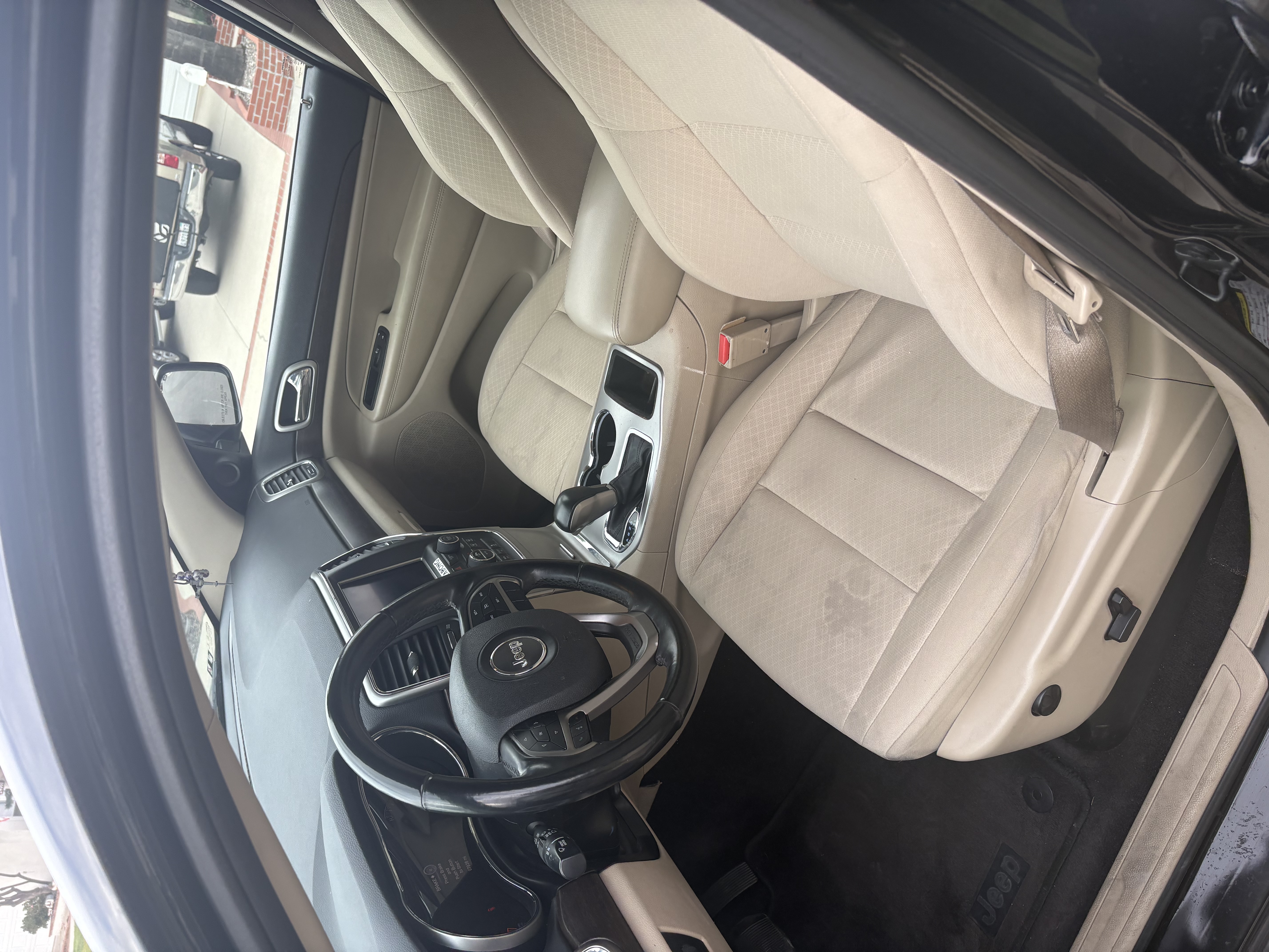 Used 2018 Jeep Grand Cherokee Laredo RWD image 2