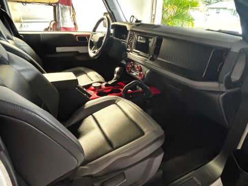 Used 2022 Ford Bronco Black Diamond w/ Sasquatch Package AWD/4WD image 16