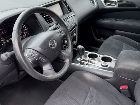 Used 2014 Nissan Pathfinder SV image 18