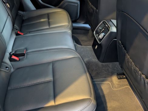 Used 2023 Porsche Macan S image 20