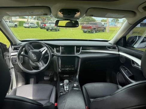 Used 2020 INFINITI QX50 Luxe w/ Navigation Package FWD image 5