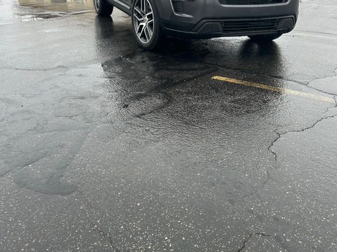 Used 2019 Ford Explorer XLT w/ Equipment Group 201A image 12