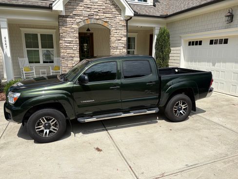 Used 2013 Toyota Tacoma 4x4 Double Cab w/ SR5 Pkg image 1