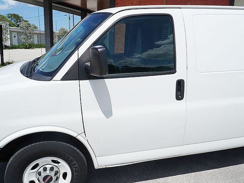 Used 2017 GMC Savana 2500 Extended RWD image 8