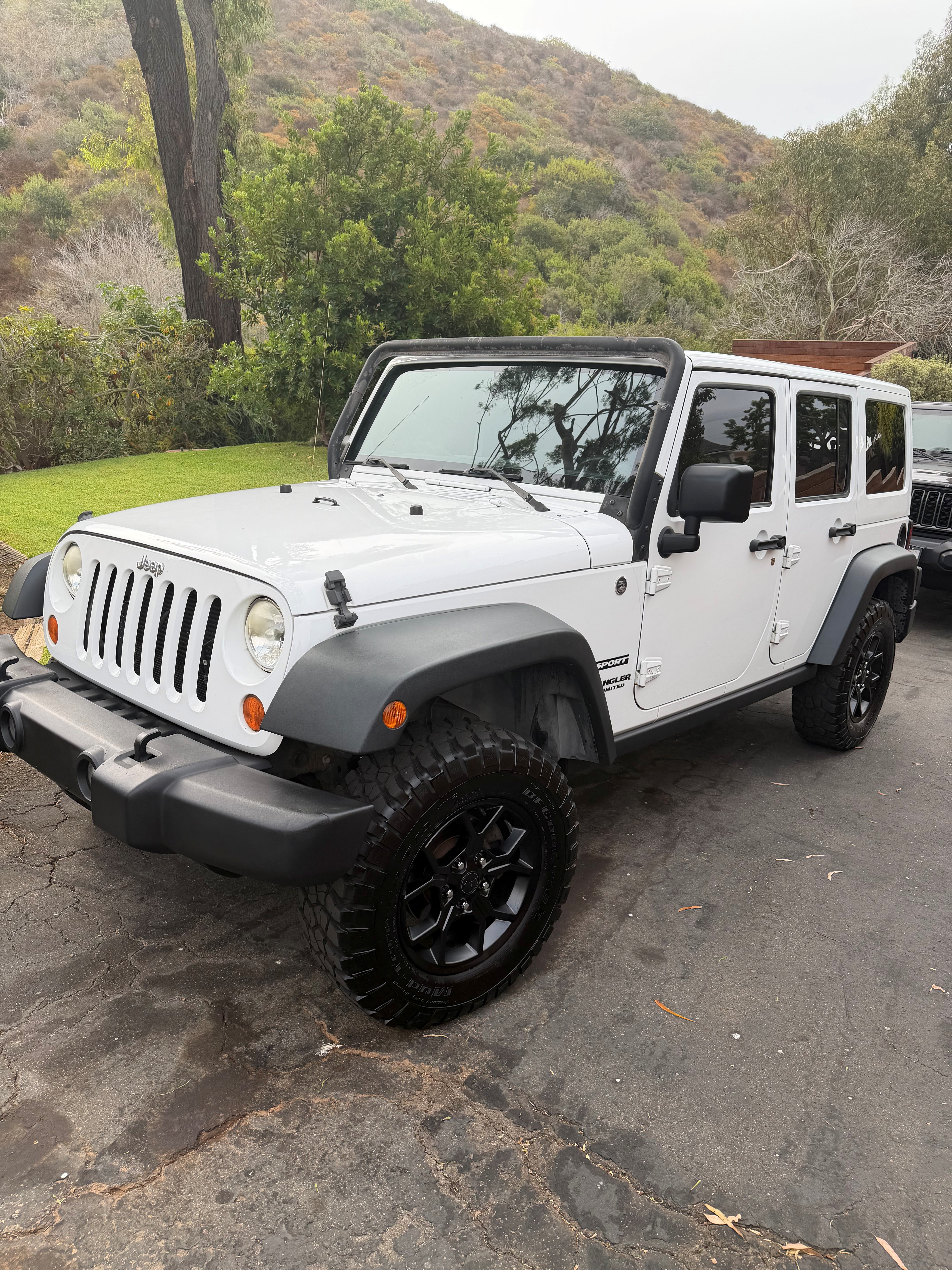 Used 2012 Jeep Wrangler Unlimited Sport w/ PWR Convenience Group AWD/4WD image 4