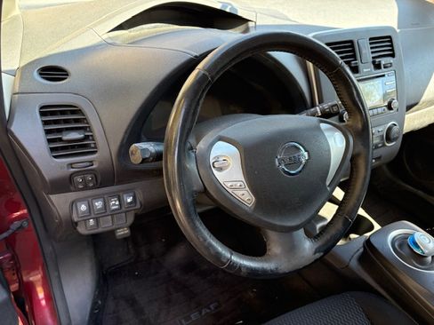 Used 2014 Nissan Leaf S image 11