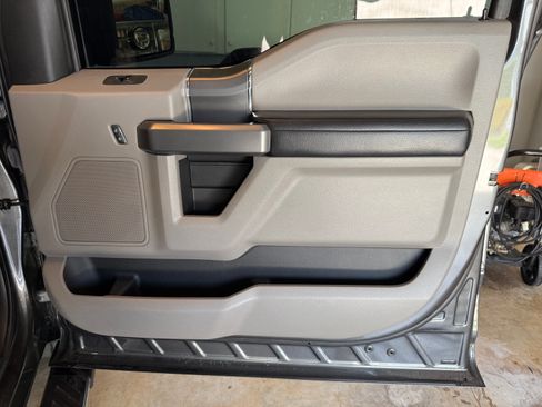 Used 2018 Ford F150 XLT w/ Equipment Group 302A Luxury AWD/4WD image 26