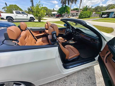 Used 2011 BMW 328i Convertible image 15