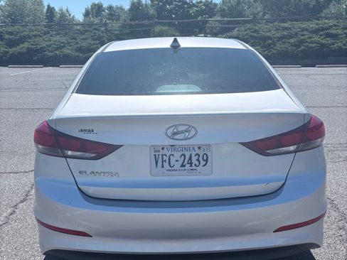 Used 2017 Hyundai Elantra SE FWD image 4