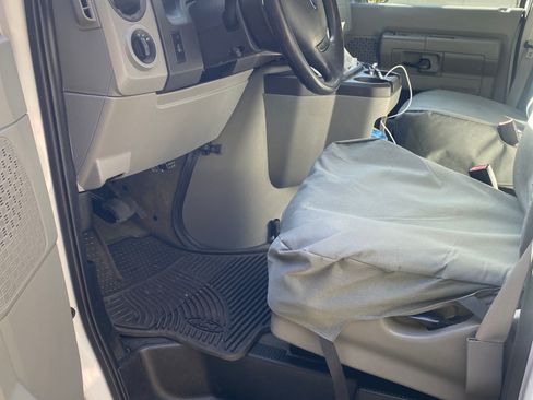 Used 2013 Ford E-350 and Econoline 350 XLT image 6