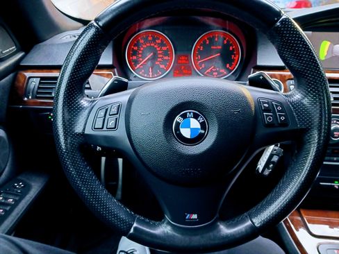 Used 2013 BMW 335i Convertible image 10